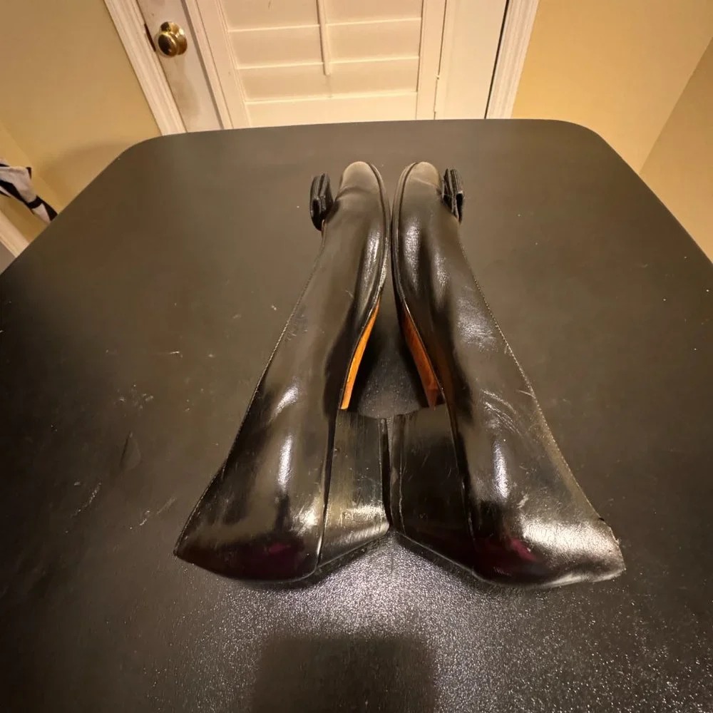 Salvatore Ferragamo size 8.5 AA black shoes